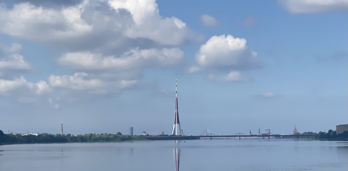 Rīgas TV tornis, Daugava un Dienvidu tilts