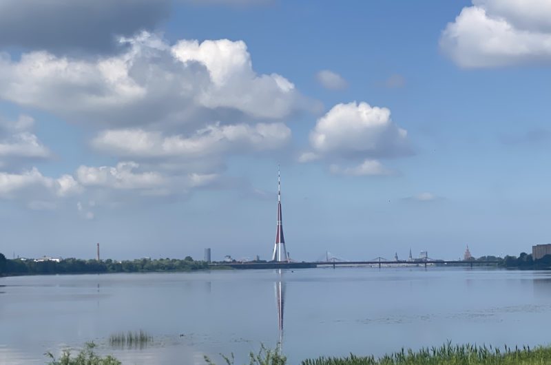 Rīgas TV tornis, Daugava un Dienvidu tilts